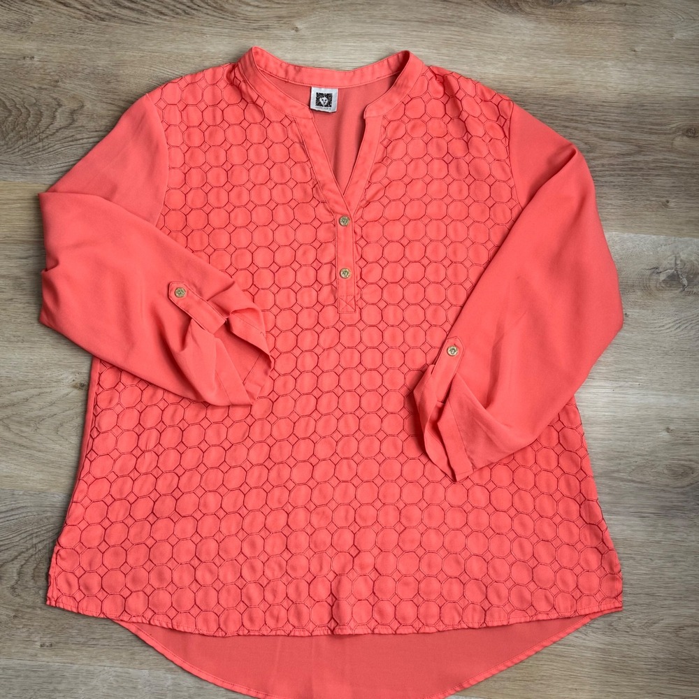 Anne Klein Coral Honeycomb Embroidered Blouse Womens Large
Classy Office Chic